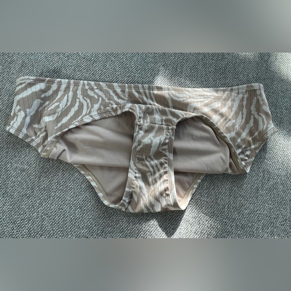 Wild Fable Tan and Cream Bikini Bottom - Picture 11 of 12